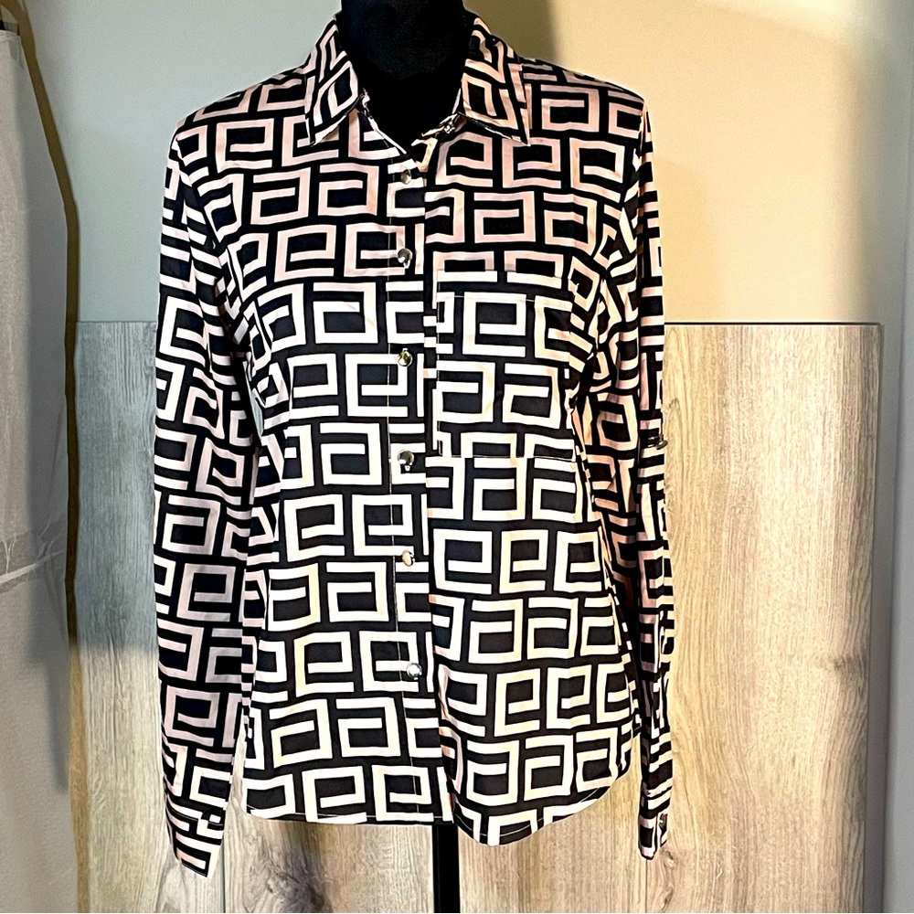 Geometric Black and Tan Button-Up V-Neck Shirt With Long Sleeves